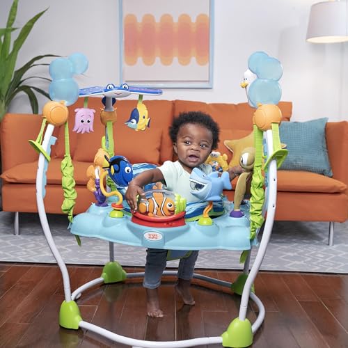 Bright Starts, Disney Baby, Findet Nemo Spring- und Spielcenter mit Spielstation mit Lichtern und Musik, 13 Aktivität Spielzeug, 360° drehender Sitz, höhenverstellbares, Kinder ab 6 Monaten