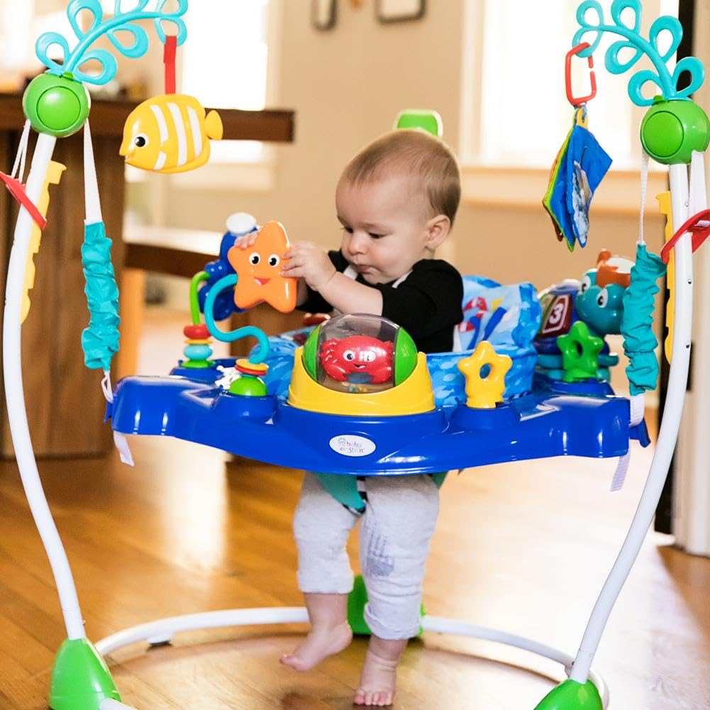 Baby Einstein, Neptune's Ocean Discovery Spring- und Spielcenter mit abnehmbare Spielzeuge, 360° drehba Hopser, Höhenverstellbar, Spricht 3 Sprachen, Babyspielzeug ab 6 Monaten