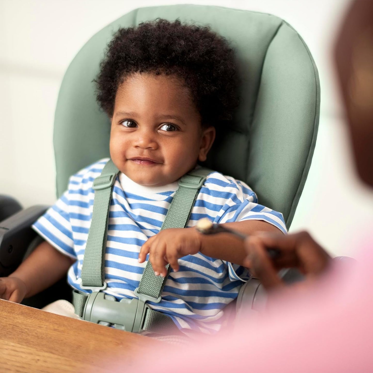 Maxi-Cosi Minla Kinderhochstuhl Mitwachsend, 0–14 Jahre, bis zu 60 kg, Hochstuhl Baby, 9 Höhenstufen, 5 Neigungspositionen, 4 Tablettpositionen, kompakt faltbar, Essential Graphite