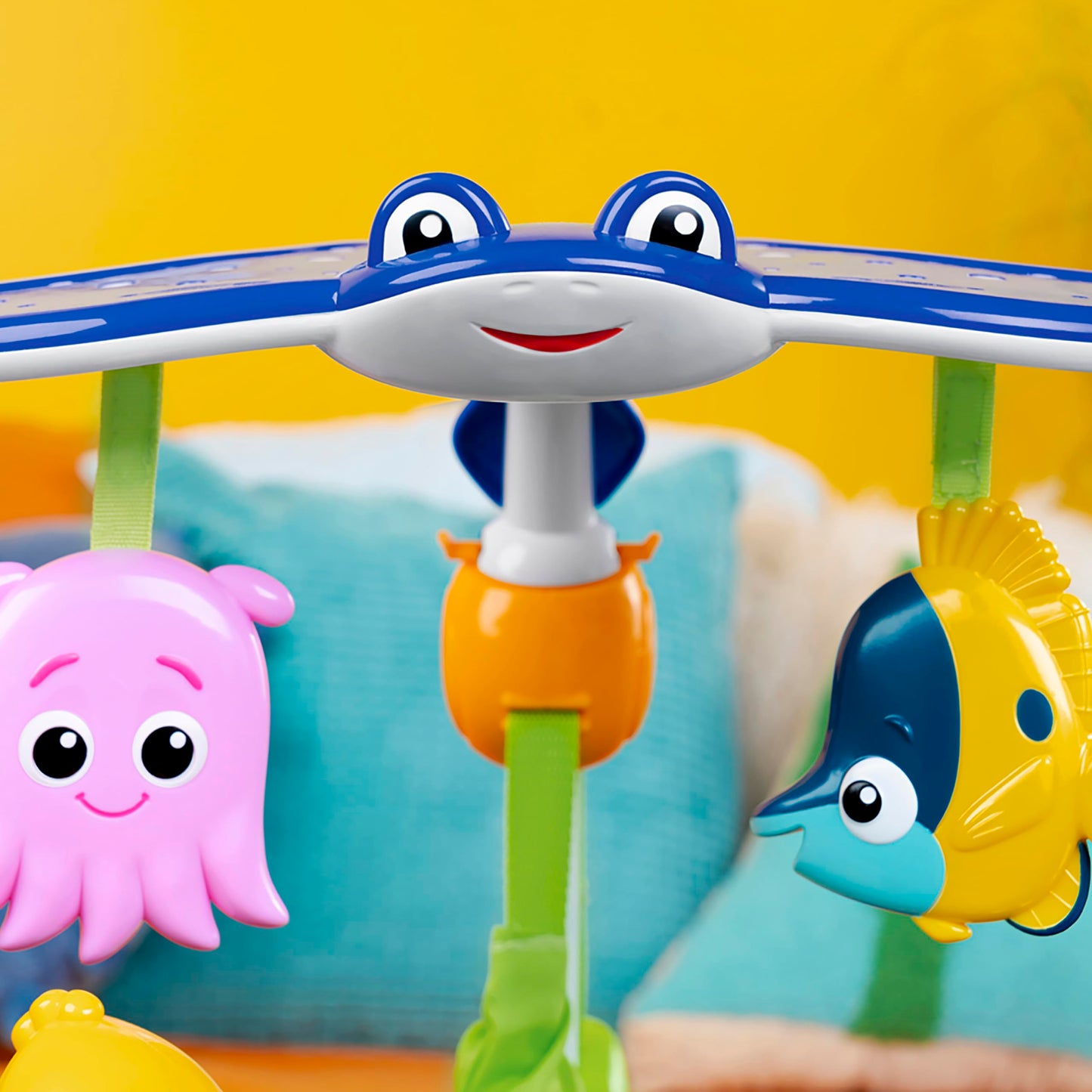 Bright Starts, Disney Baby, Findet Nemo Spring- und Spielcenter mit Spielstation mit Lichtern und Musik, 13 Aktivität Spielzeug, 360° drehender Sitz, höhenverstellbares, Kinder ab 6 Monaten